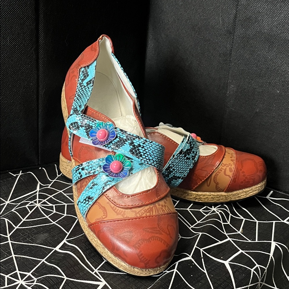 Stylish Women's Tan and Blue Shoes
